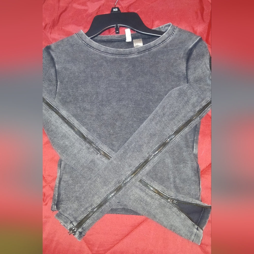 H&M Divided Charcoal Top Zipper Sleeves